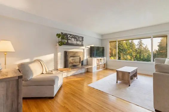 1438 Mcnair Drive, North Vancouver For Sale - image 2