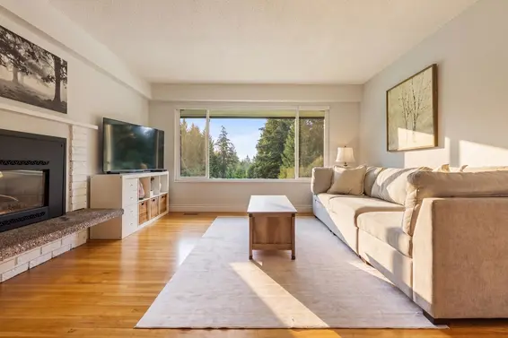 1438 Mcnair Drive, North Vancouver For Sale - image 3