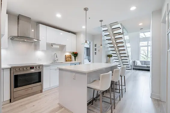 606 733 West 3rd Street, North Vancouver For Sale - image 4