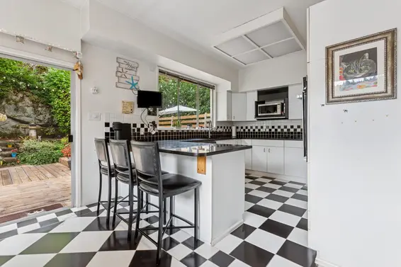 5607 Eagle Harbour Road, West Vancouver For Sale - image 11