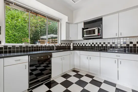 5607 Eagle Harbour Road, West Vancouver For Sale - image 13