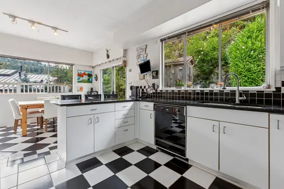 5607 Eagle Harbour Road, West Vancouver For Sale - image 14