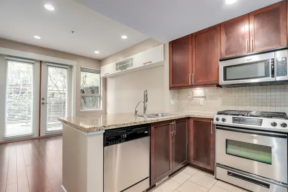 319 East 15 Street, North Vancouver For Sale - image 4