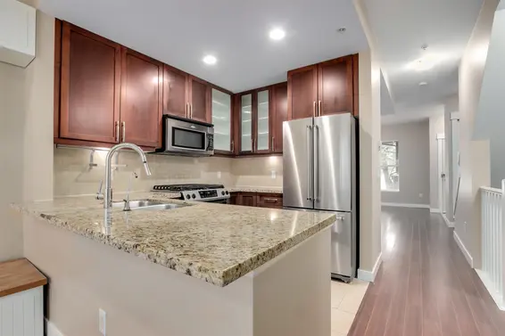 319 East 15 Street, North Vancouver For Sale - image 5
