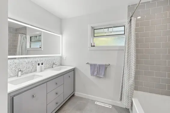1103 Cloverley Street, North Vancouver For Sale - image 20