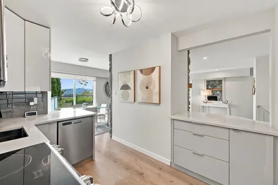 1103 Cloverley Street, North Vancouver For Sale - image 33