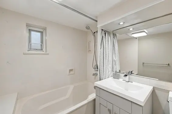 1103 Cloverley Street, North Vancouver For Sale - image 35