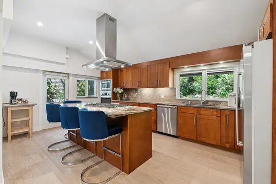4425 Keith Road, West Vancouver For Sale - image 10