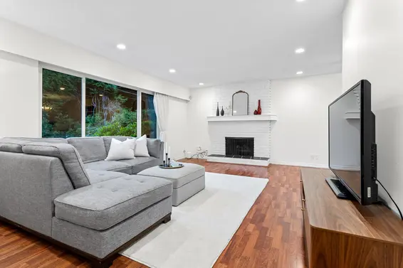 1549 Lynn Valley Road, North Vancouver For Sale - image 19