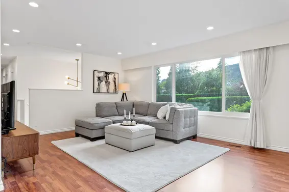1549 Lynn Valley Road, North Vancouver For Sale - image 3
