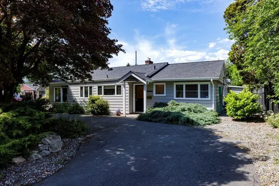 1140 Pinewood Crescent, North Vancouver For Sale - image 1