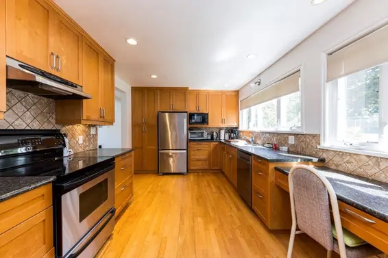 1140 Pinewood Crescent, North Vancouver For Sale - image 11
