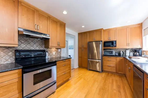 1140 Pinewood Crescent, North Vancouver For Sale - image 12