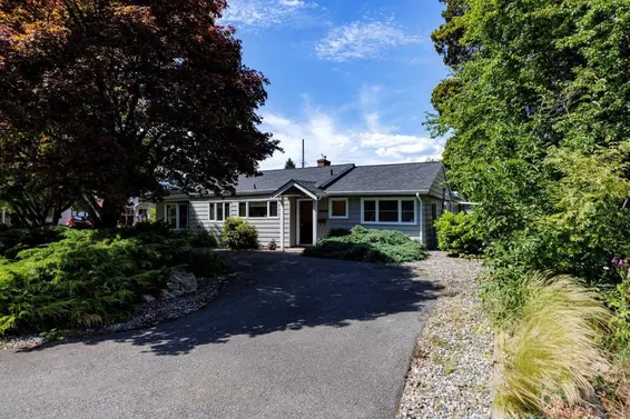 1140 Pinewood Crescent, North Vancouver For Sale - image 3