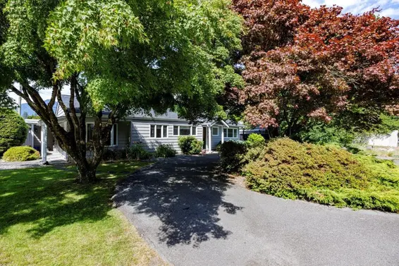 1140 Pinewood Crescent, North Vancouver For Sale - image 4