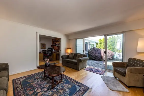 1140 Pinewood Crescent, North Vancouver For Sale - image 9