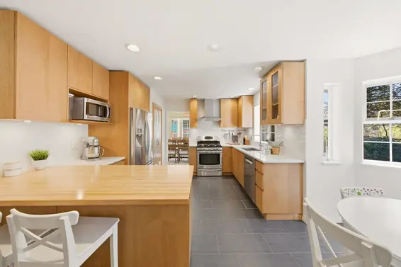 4063 Shone Road, North Vancouver For Sale - image 10