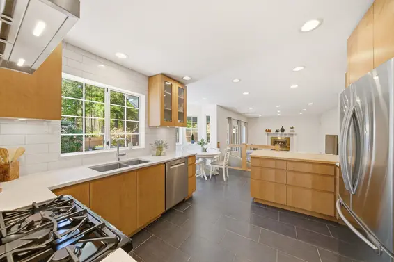 4063 Shone Road, North Vancouver For Sale - image 11