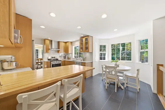 4063 Shone Road, North Vancouver For Sale - image 8