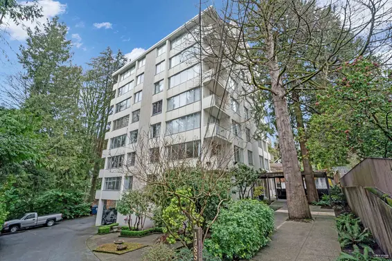205 1785 Esquimalt Avenue, West Vancouver