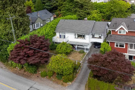 672 11th Street, West Vancouver For Sale - image 3