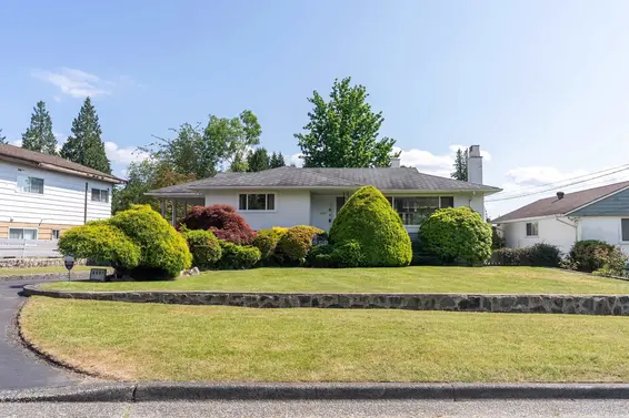4097 Sunnycrest Drive, North Vancouver For Sale - image 3