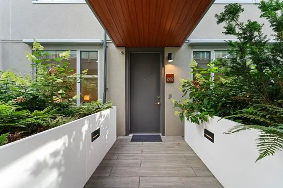 202 1331 Marine Drive, West Vancouver For Sale - image 32