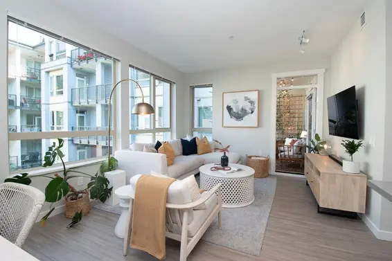 318 2651 Library Lane, North Vancouver