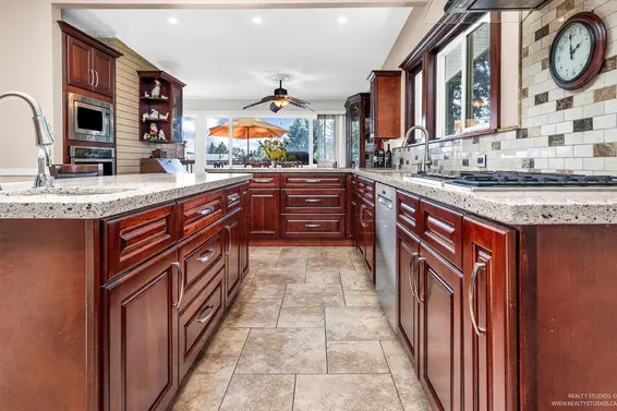 2990 Eddystone Crescent, North Vancouver For Sale - image 4