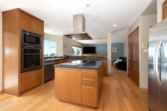 4895 Northwood Drive, West Vancouver For Sale - image 2