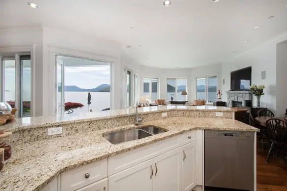8 Ocean Point Drive, West Vancouver For Sale - image 11