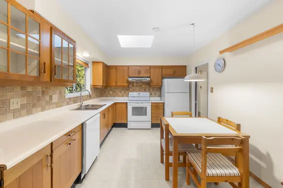 2086 Tompkins Crescent, North Vancouver For Sale - image 10