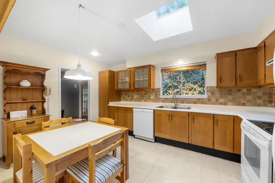 2086 Tompkins Crescent, North Vancouver For Sale - image 11