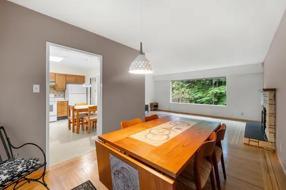 2086 Tompkins Crescent, North Vancouver For Sale - image 2
