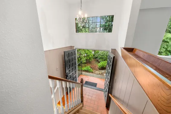 2086 Tompkins Crescent, North Vancouver For Sale - image 3