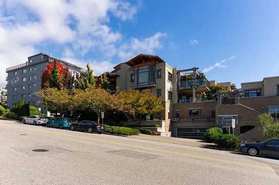 202 550 17th Street, West Vancouver