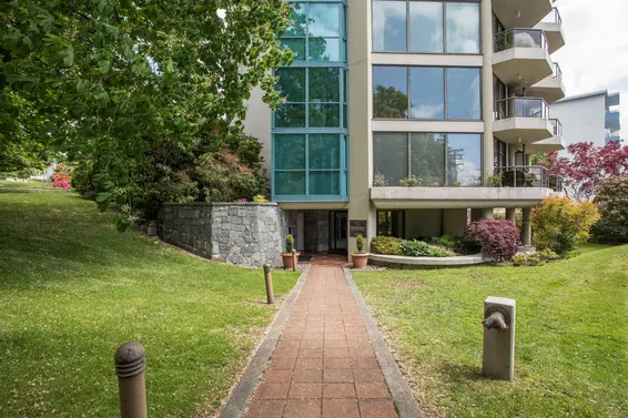 408 1689 Duchess Avenue, West Vancouver For Sale - image 2