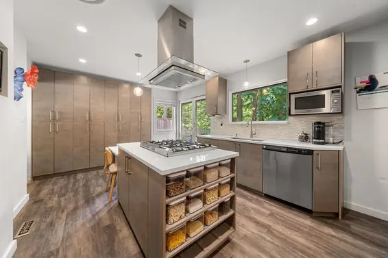 2010 Mackay Avenue, North Vancouver For Sale - image 10