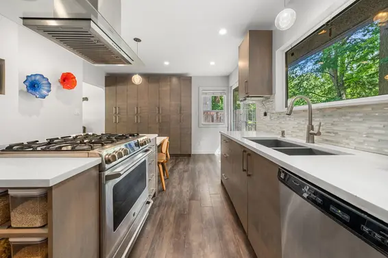 2010 Mackay Avenue, North Vancouver For Sale - image 11