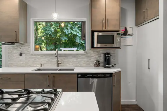 2010 Mackay Avenue, North Vancouver For Sale - image 12