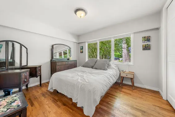 2010 Mackay Avenue, North Vancouver For Sale - image 15