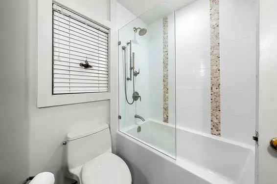 2010 Mackay Avenue, North Vancouver For Sale - image 23