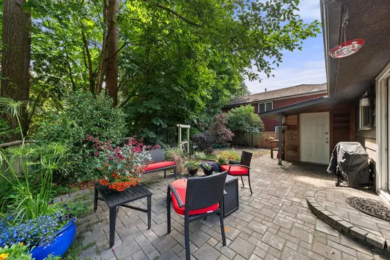 2010 Mackay Avenue, North Vancouver For Sale - image 25