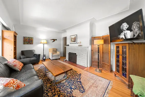 2010 Mackay Avenue, North Vancouver For Sale - image 3