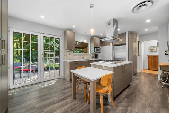 2010 Mackay Avenue, North Vancouver For Sale - image 5