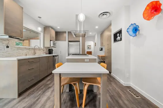 2010 Mackay Avenue, North Vancouver For Sale - image 7