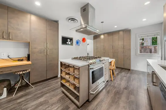 2010 Mackay Avenue, North Vancouver For Sale - image 9