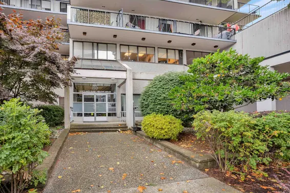 303 150 East 15th Street, North Vancouver