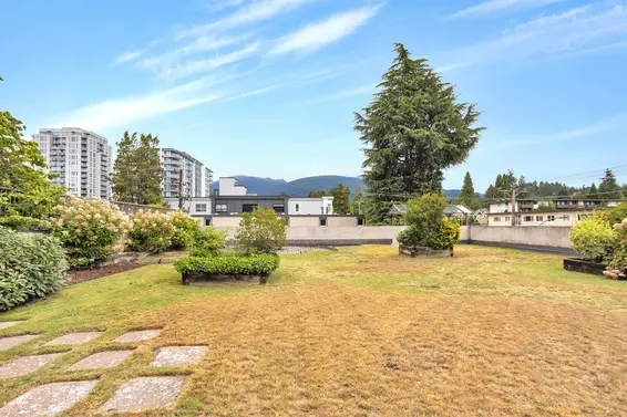 303 150 East 15th Street, North Vancouver For Sale - image 18