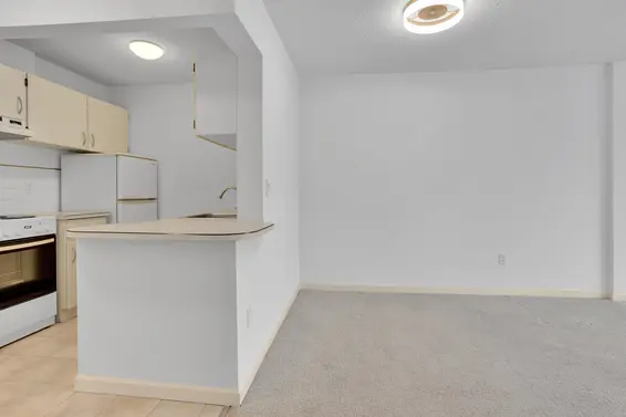 303 150 East 15th Street, North Vancouver For Sale - image 4